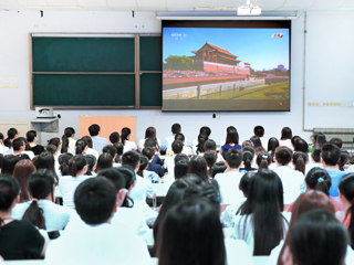 《直播淮北》、和讯网报道beat365官网师生热切关注纪念抗战胜利70周年大会盛况