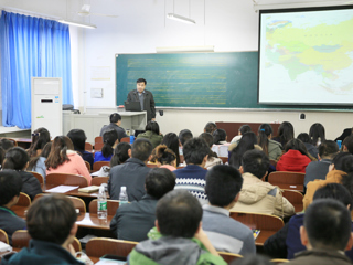 河南师范大学孙景峰教授应邀来beat365官网做学术报告